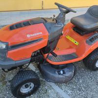 trattorino tagliaerba Husqvarna TS 138