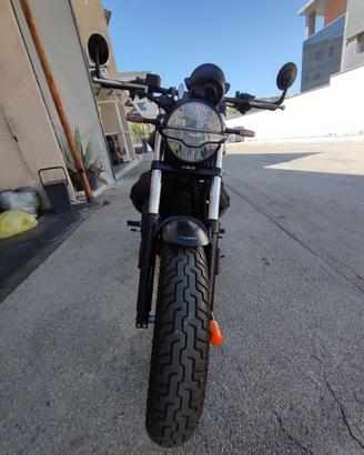 Moto Guzzi V9 Bobber 2024 – Ultimo anno – Perfetta