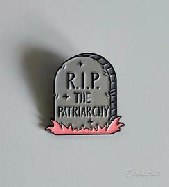 Spilla Smaltata RIP The Patriarchy - Lapide