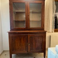 Mobile in legno con vetrina
