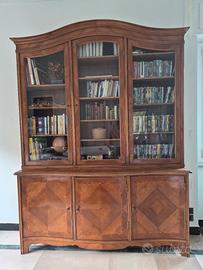 libreria credenza in legno con vetrinetta