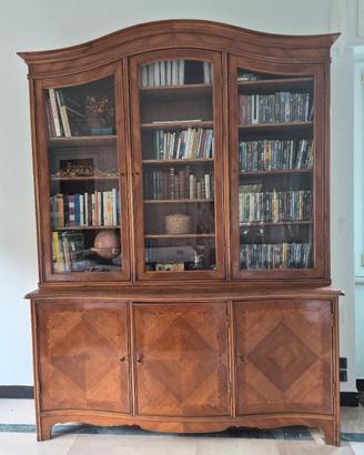 libreria credenza in legno con vetrinetta