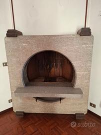 Camino a legna in marmo