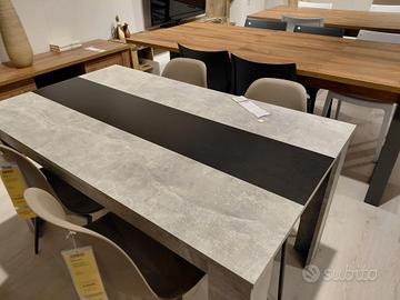 tavolo e quattro sedie