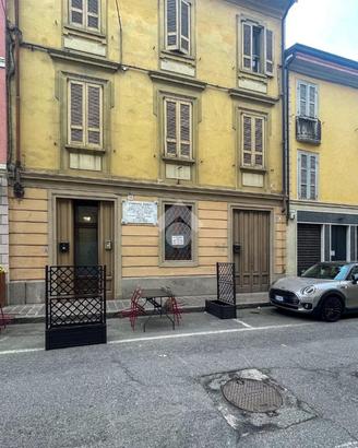 NEGOZIO A SORESINA