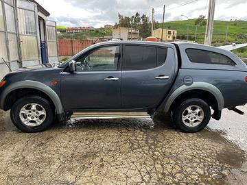 Jeep Mitsubishi l200