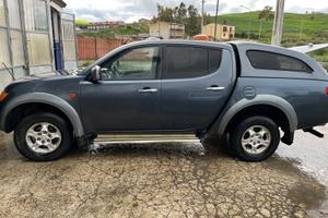 Jeep Mitsubishi l200