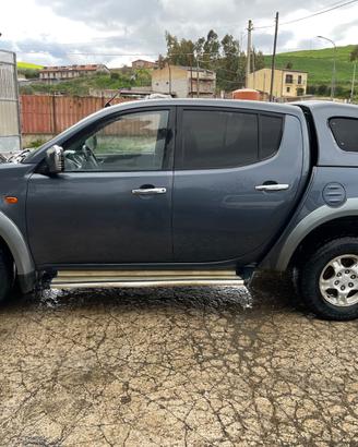 Jeep Mitsubishi l200