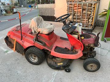 Trattorino tagliaerba