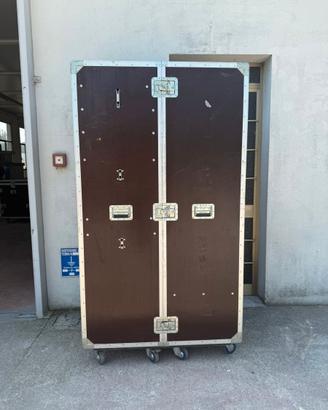 flight case trasformabile in armadio attrezzato