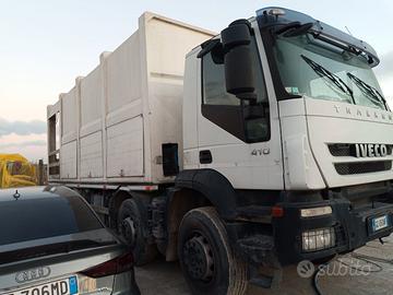 Camion con produzione per massetto alleggerito