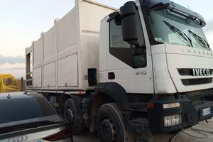 Camion con produzione per massetto alleggerito