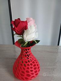 vaso rosso con rose