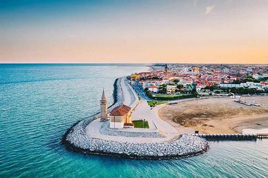 Palazzo / Stabile di 800 m² a Caorle