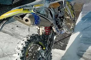 Moto Husqvarna 350 Rockstar Edition 4T