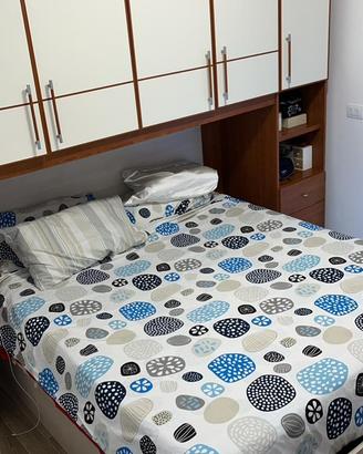 Armadio e letto matrimoniale