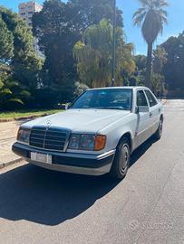 Mercedes-Benz 200 E 122 CV Berlina