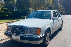 Mercedes-Benz 200 E 122 CV Berlina