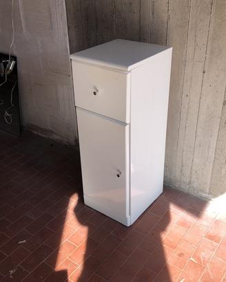 Mobiletto bagno usato
