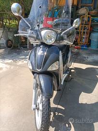 Piaggio Liberty 125 nero  con accessori inclusi 