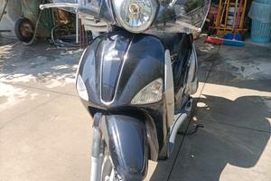 Piaggio Liberty 125 nero  con accessori inclusi 