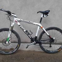 Mountain bike in carbonio