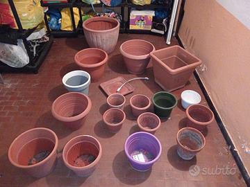 Vasi terrazzo colore terracotta e altri