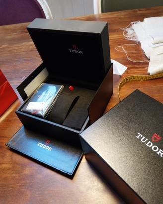 scatola Tudor completa