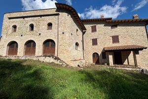 CASA DI CORTE A NOCERA UMBRA
