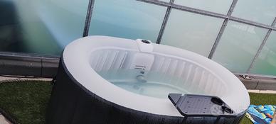 piscina idromassaggio 