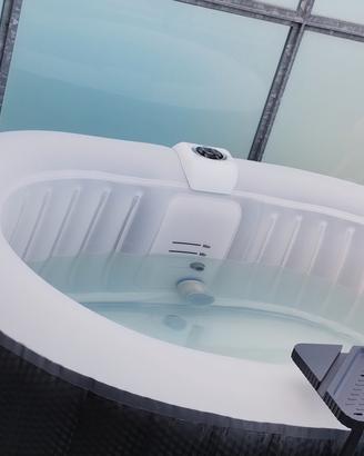 piscina idromassaggio 