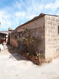 Casa con terreno in un piccolo borgo abitato