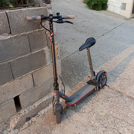 Monopattino elettrico aovopro con sellino
