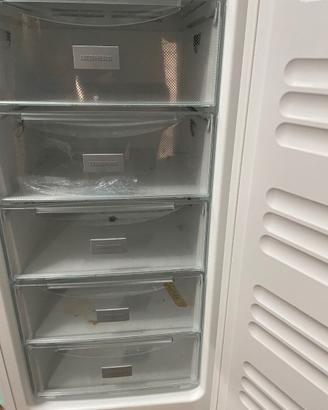 Congelatore Verticale Liebherr NoFrost 7 Cassetti