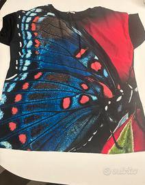 T-shirt/Blusa Fiorella Rubino con Stampa Farfalla