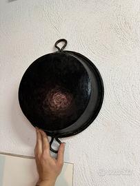 pentola antica in rame