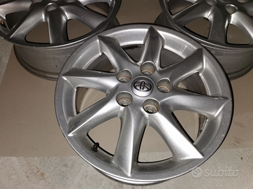 Cerchi in lega 16"toyota auris