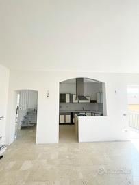 Attico Ristrutturato di mq 180 con terrazzi U/877