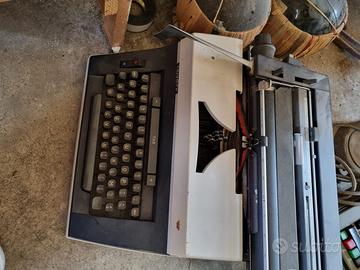 Macchina da scrivere Triumph