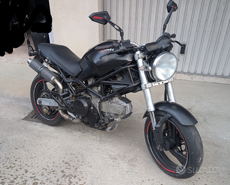 Ducati Monster 600 nera