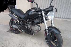 Ducati Monster 600 nera