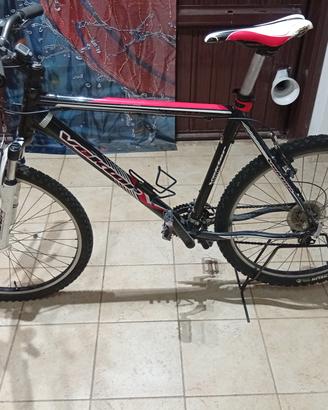 MTB poco usata no cadute no fuori strada
