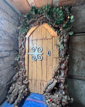 Scenografia artigianale Bosco Incantato con porta