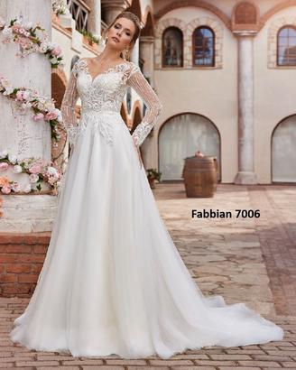 ABITI DA SPOSA NUOVI a Stock