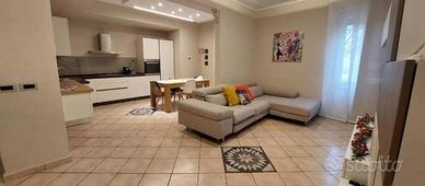 Stanza in appartamento di 105 m² a Terni