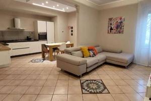 Stanza in appartamento di 105 m² a Terni