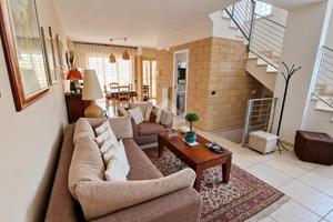 VILLA A SCHIERA D'ANGOLO A BARI