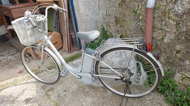 Bicicletta con pedalata assistita honda
