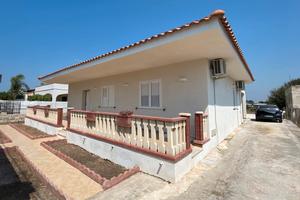 Villetta singola, 10 posti letto,130metri dal mare