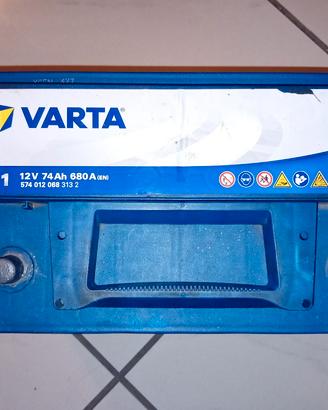 Batteria auto varta
